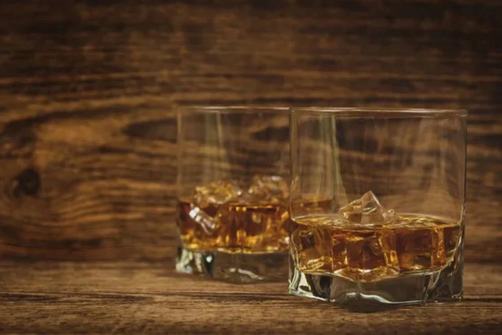 Whisky with ice — Stock Photo, Image
