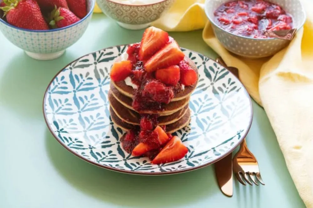 Vegan gluten free banana buckwheat pancakes served with dairy free yogurt and chia strawberry jam — Stock Photo, Image