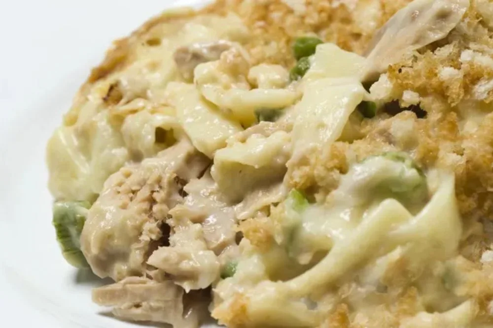 Tuna noodle casserole — Stock Photo, Image