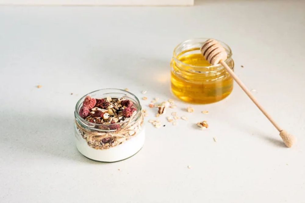 Homemade Granola Parfait Quick Healthy Breakfast Greek Yogurt Honey Granola — Stock Photo, Image
