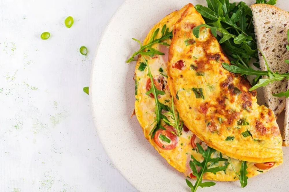 Omelette Tomatoes Ham Cheese Green Herbs Plate Frittata Italian Omelet — Stock Photo, Image