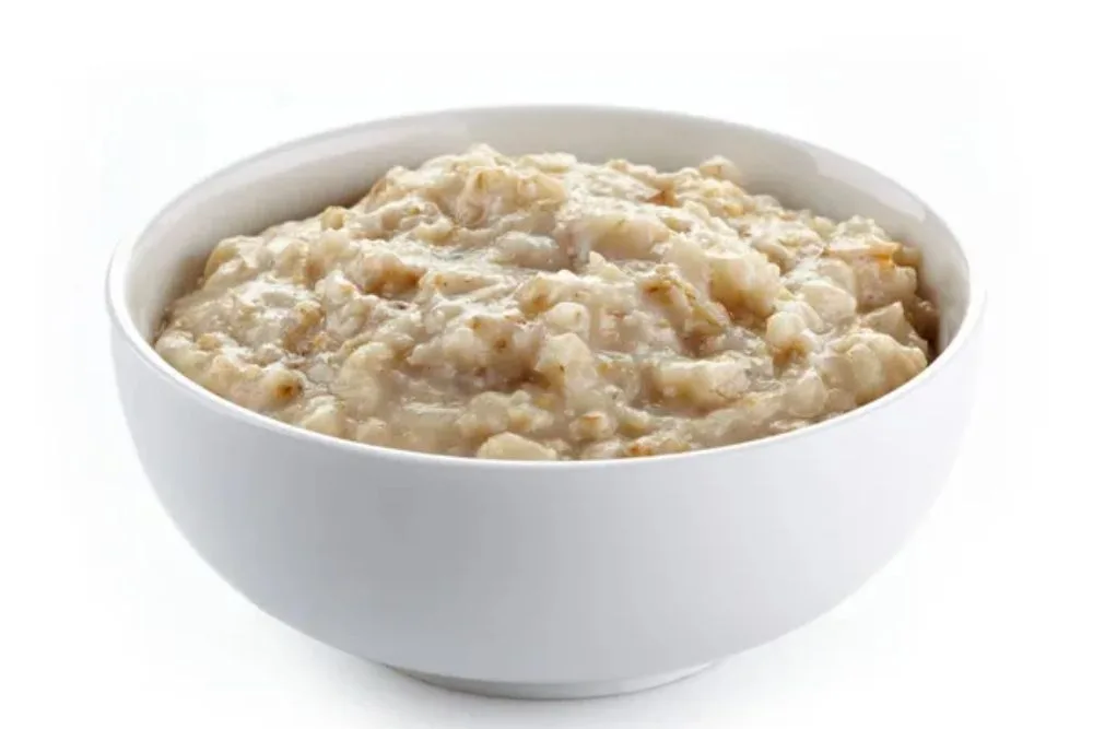 Bowl of oats porridge — Stock Photo, Image