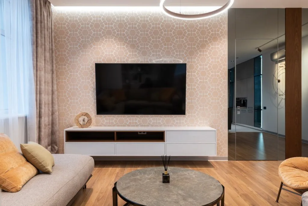 Peach and white design on wallpaper in a living room