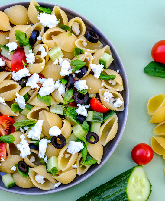 Mediterranean Style Greek Pasta Salad — Stock Photo, Image