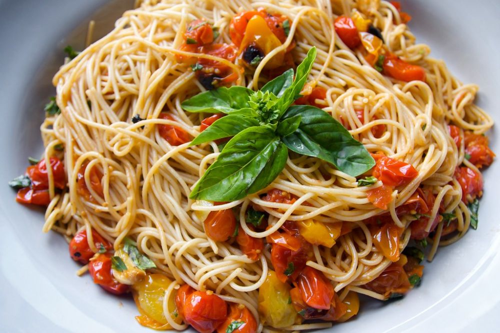 tomato basil pasta! | recipe over at MODERN KIDDO TODAY! | tracy benjamin | Flickr