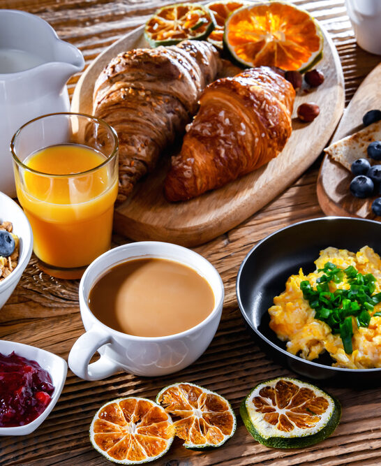 Breakfast Served Coffee Orange Juice Scrambled Eggs Cereals Pancakes Croissants — Stock Photo, Image