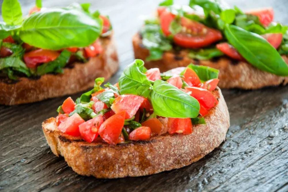 Italian tomato bruschetta with chopped vegetables — Photo