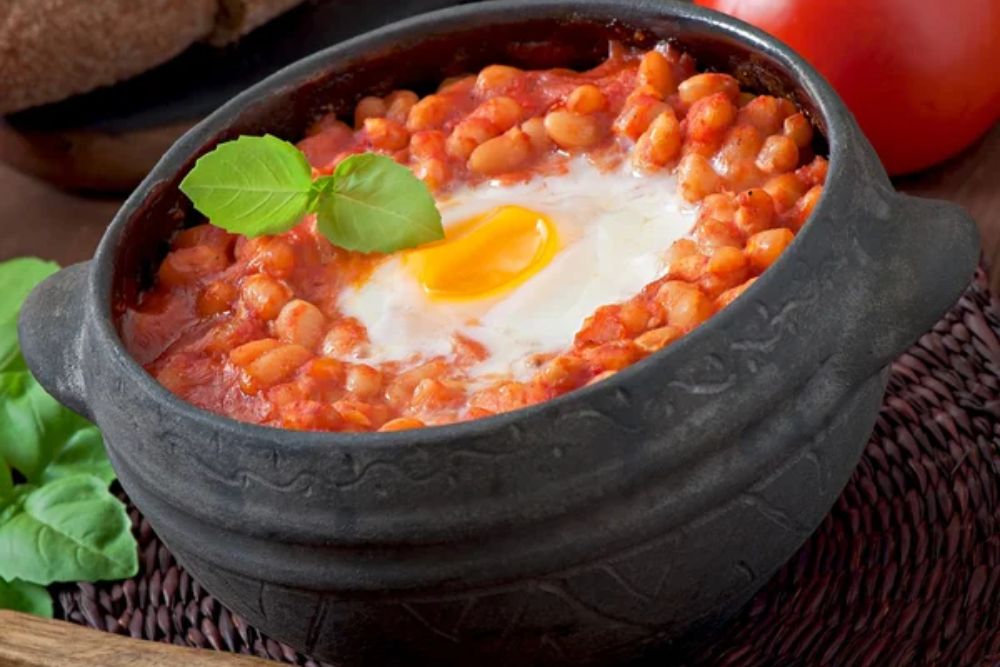 Baked eggs with beans — Photo