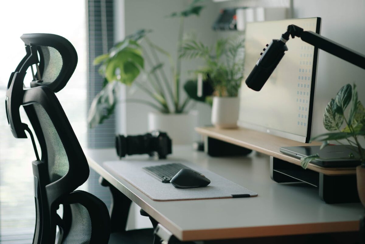 4 Easy Desk Makeover Ideas for a Cozy Workspace - Bullock's Buzz