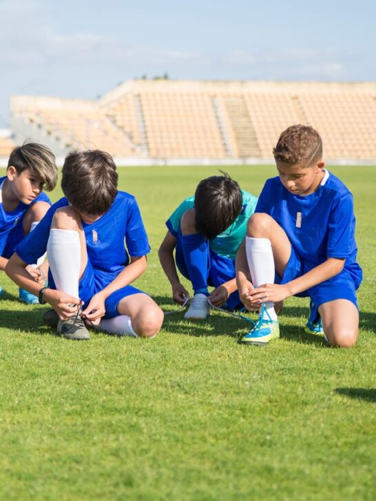 Game day snack bar ideas for youth sports teams as kids prepare on the field before a game