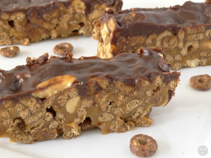 Close up image of sliced Gluten-Free Chocolate Cheerios Bars