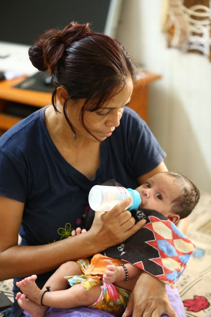 Formula feeding benefits for families include convenient bottle feeding at home